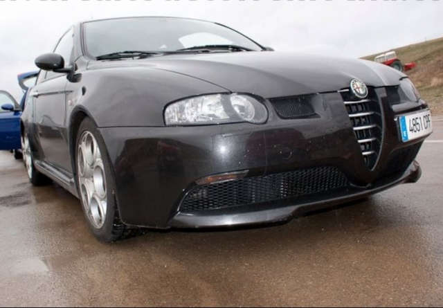 Alfa Romeo negro